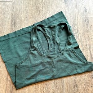 Swiftly Tech Tanktop - Lululemon hunter green sz 6